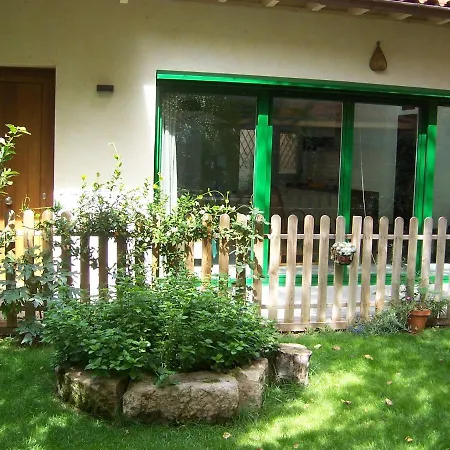 En El Casco Historico, Frente A La Colegiata De San Isidoro,