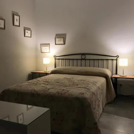 Apartment En El Casco Historico, Frente A La Colegiata De San Isidoro, *