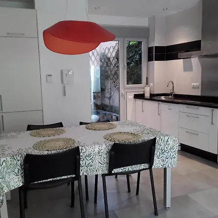 En El Casco Historico, Frente A La Colegiata De San Isidoro, レオン