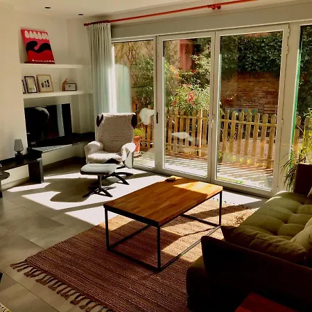 En El Casco Historico, Frente A La Colegiata De San Isidoro, León
