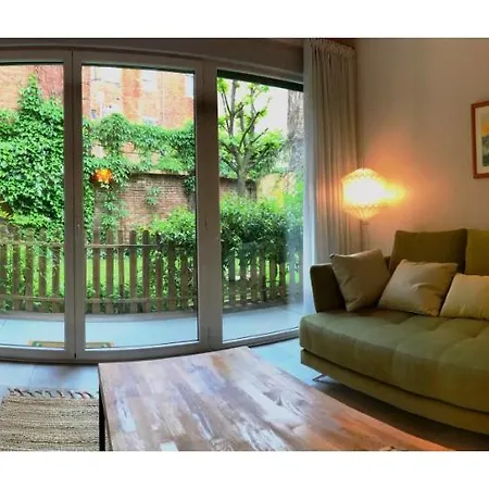 En El Casco Historico, Frente A La Colegiata De San Isidoro, Apartment *