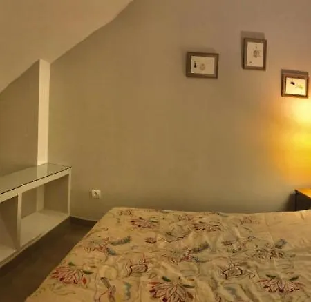 En El Casco Historico, Frente A La Colegiata De San Isidoro, *