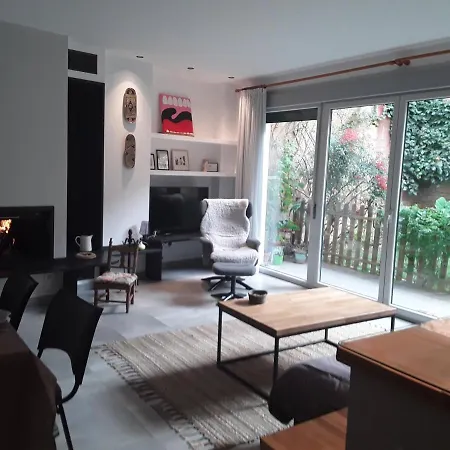 En El Casco Historico, Frente A La Colegiata De San Isidoro, * レオン