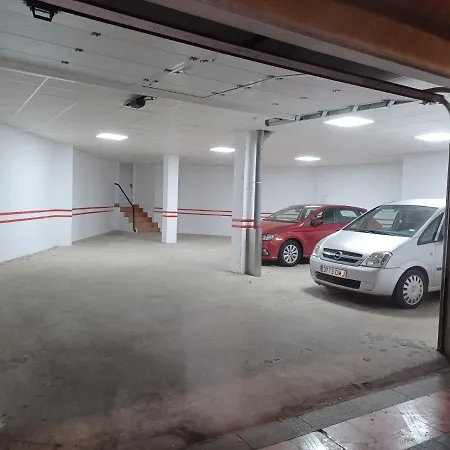 En El Casco Historico, Frente A La Colegiata De San Isidoro,