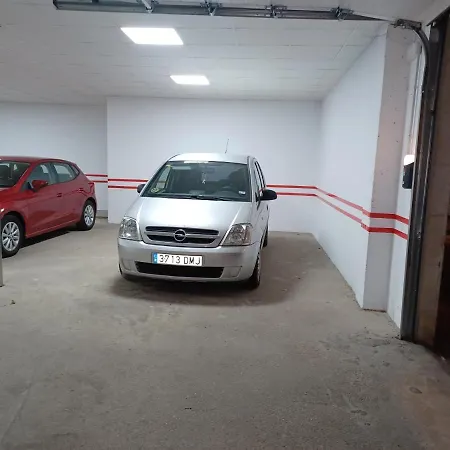 En El Casco Historico, Frente A La Colegiata De San Isidoro, * León