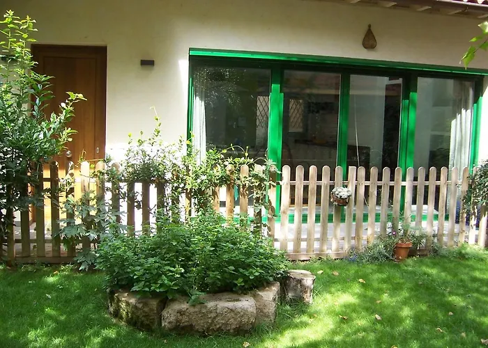En El Casco Historico, Frente A La Colegiata De San Isidoro,