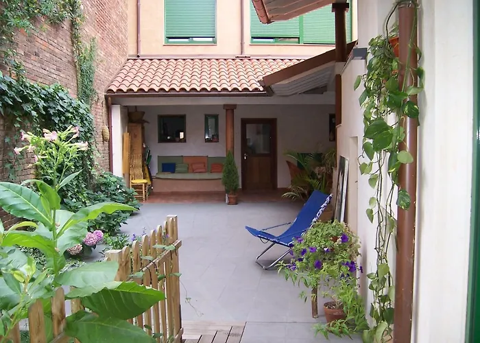 En El Casco Historico, Frente A La Colegiata De San Isidoro, * Leon