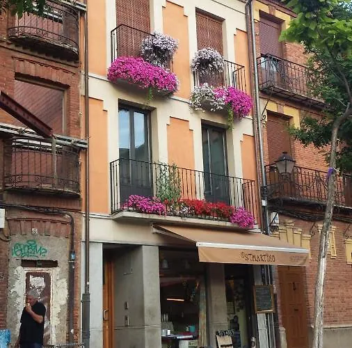 En El Casco Historico, Frente A La Colegiata De San Isidoro, *
