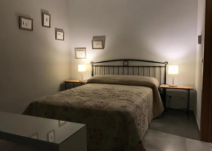 Apartment En El Casco Historico, Frente A La Colegiata De San Isidoro, *