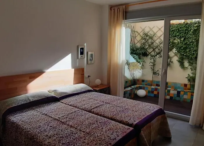 En El Casco Historico, Frente A La Colegiata De San Isidoro,