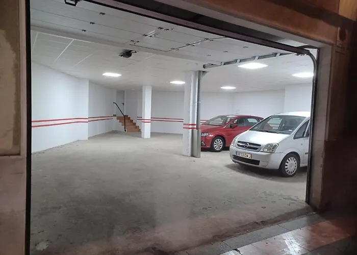 En El Casco Historico, Frente A La Colegiata De San Isidoro,